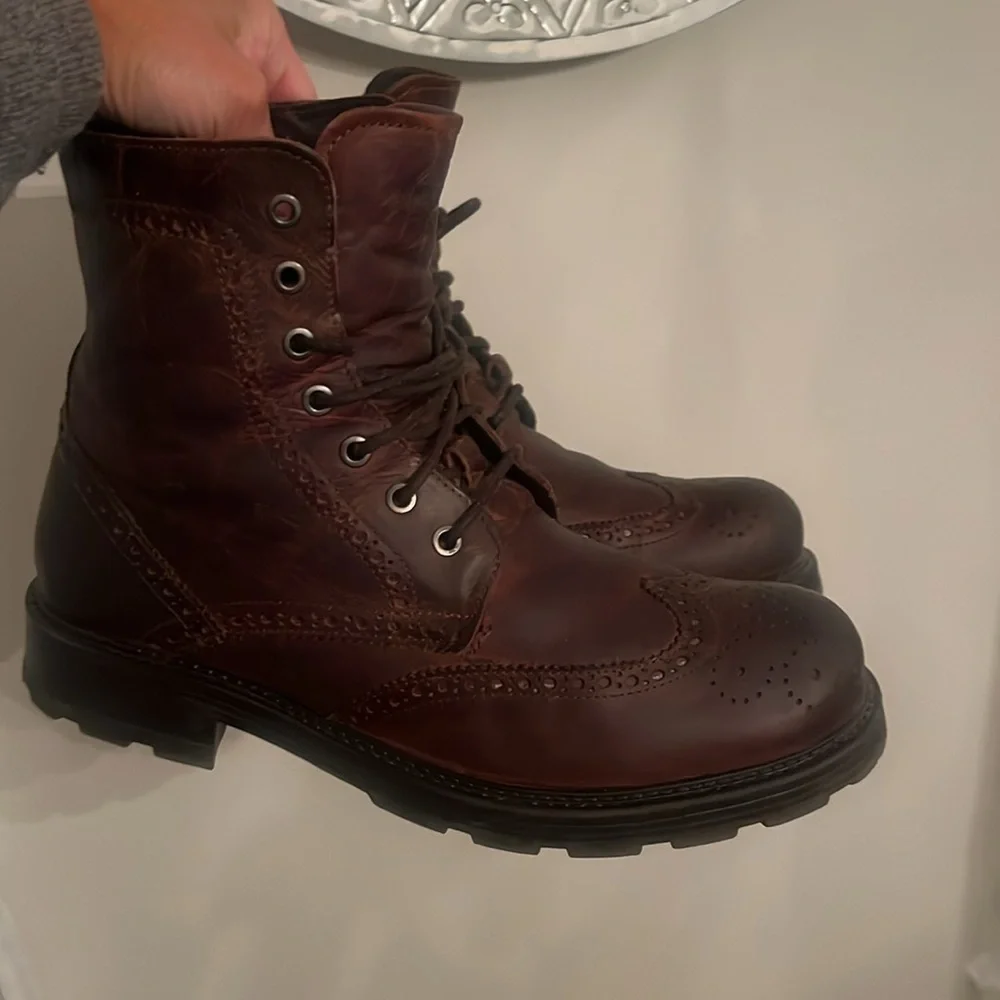 GBX wingtip leather lace up boots size 9.5